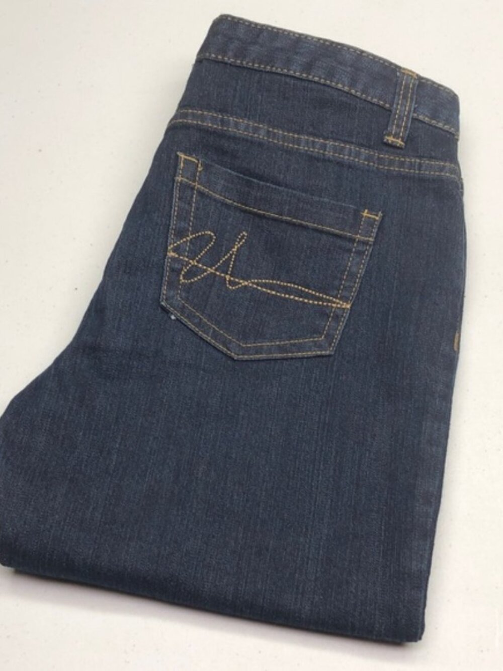 LIKE NEW ISIS DARKWASH MID-RISE CAPRI JEANS 4/27x22 ⭐️